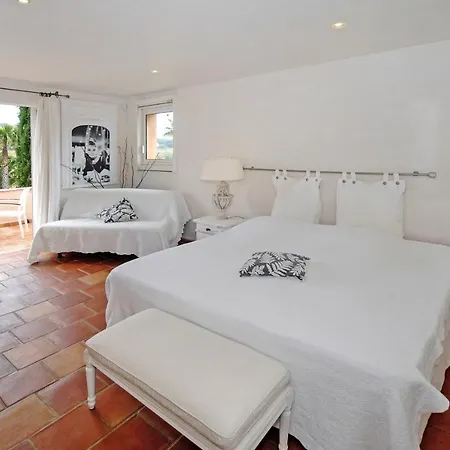 Villa Sleeps 14 Pool Air Con Wifi